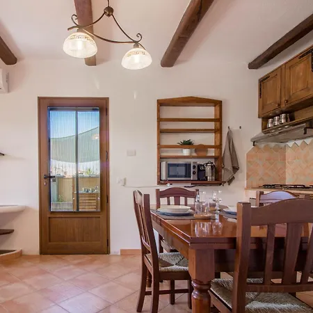 Διαμέρισμα Near The Hospital & Sea With Parking! Όλμπια